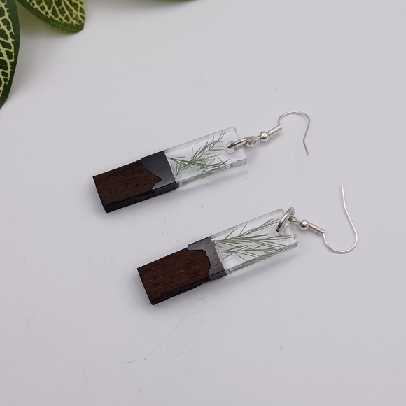 Wood And Floral Resin Earring - Picture 5 of 5